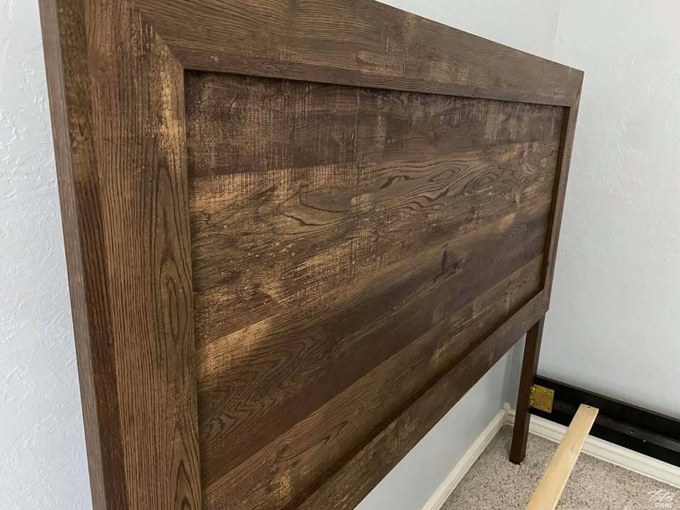 1534 Corbin Rustic Brown Bedroom Set