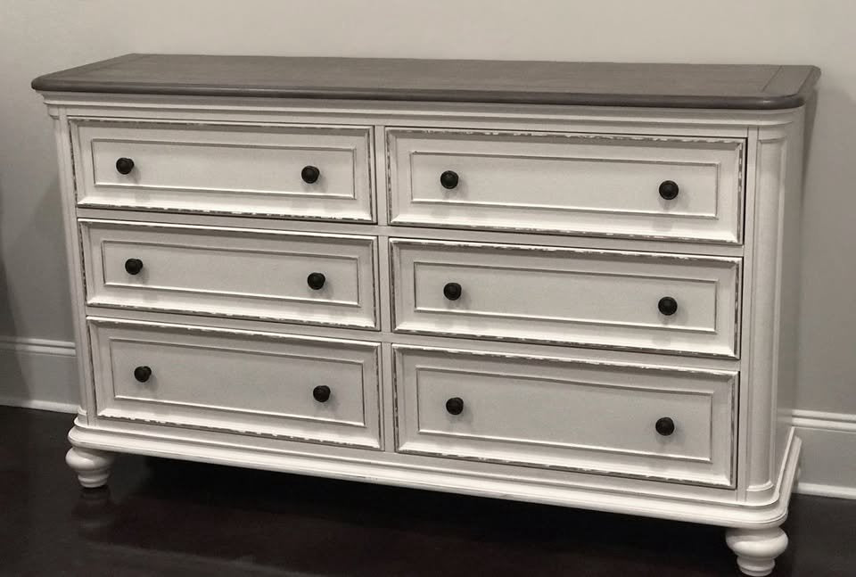 1624 Baylesford Antique White Bedroom Set