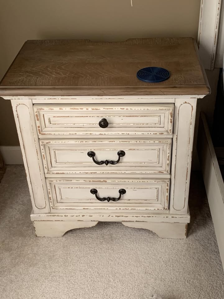 B743 Ashley Raelyn antique white 5PC Modern Bedroom Set