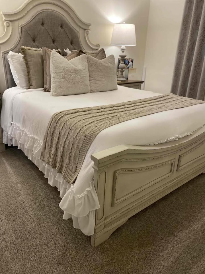 B743 Ashley Raelyn antique white 5PC Modern Bedroom Set