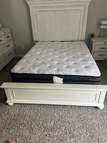 B777 Traditional Ashley Kanwyn Bedroom Set