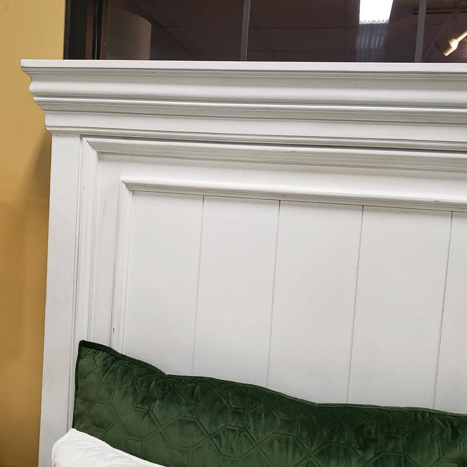 B777 Traditional Ashley Kanwyn Bedroom Set