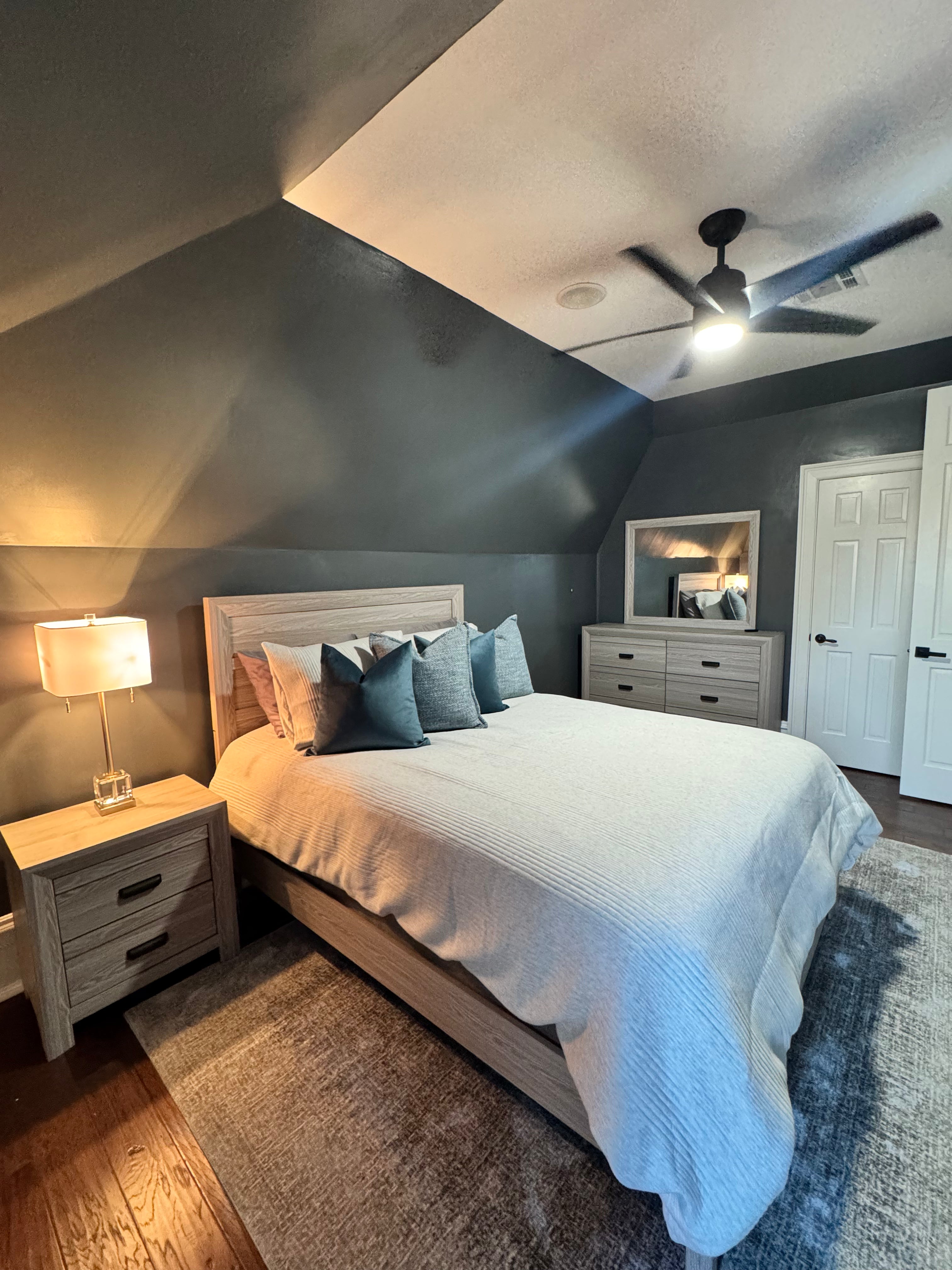 B6710 Adelaide Driftwood Bedroom Set