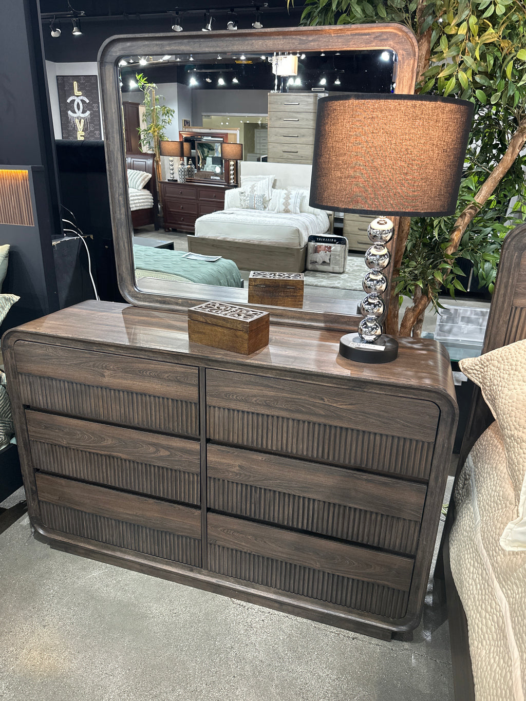 B3500 Kinkaid Mid‑Century Bedroom Collection