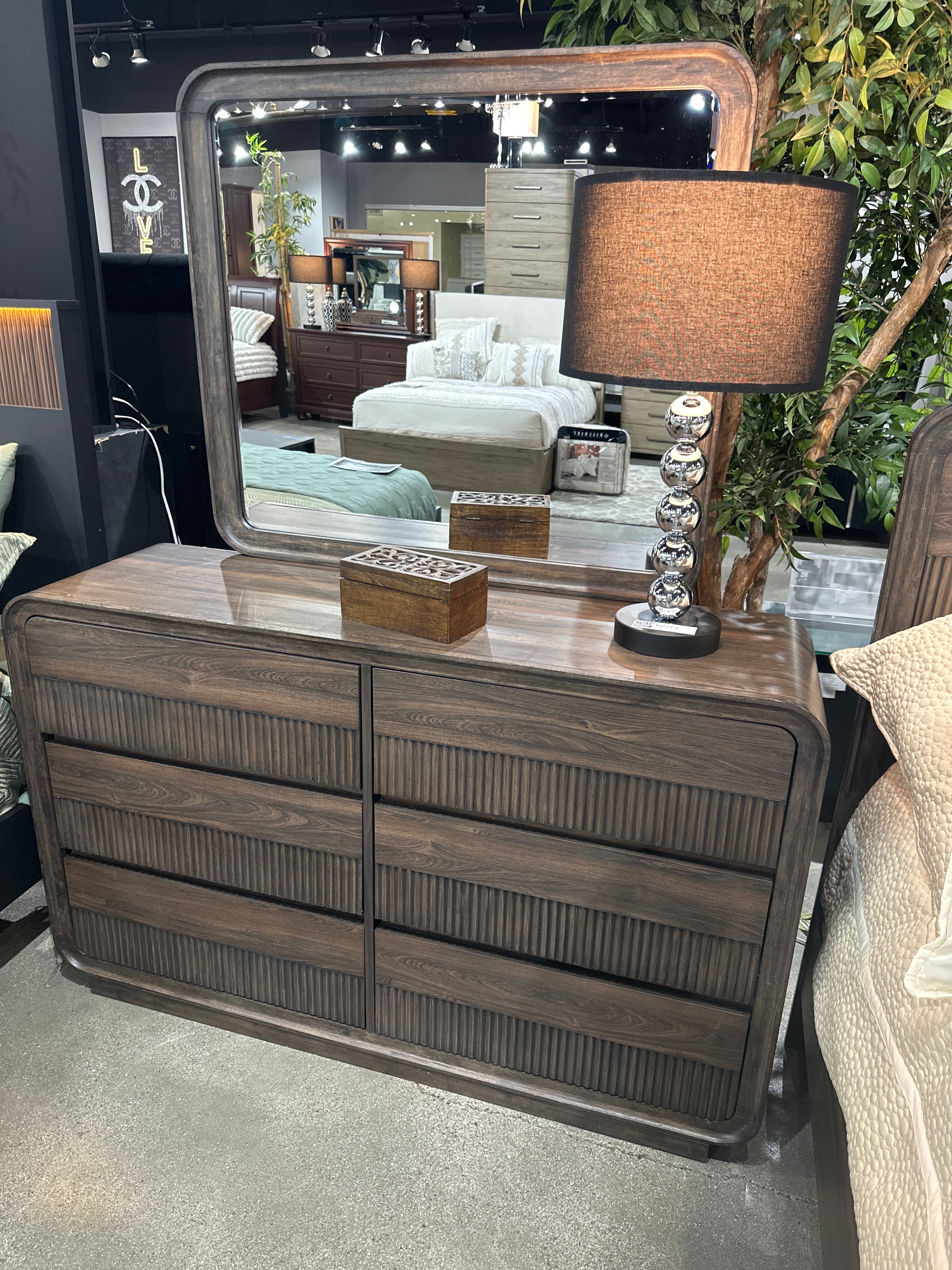 B3500 Kinkaid Mid‑Century Bedroom Collection