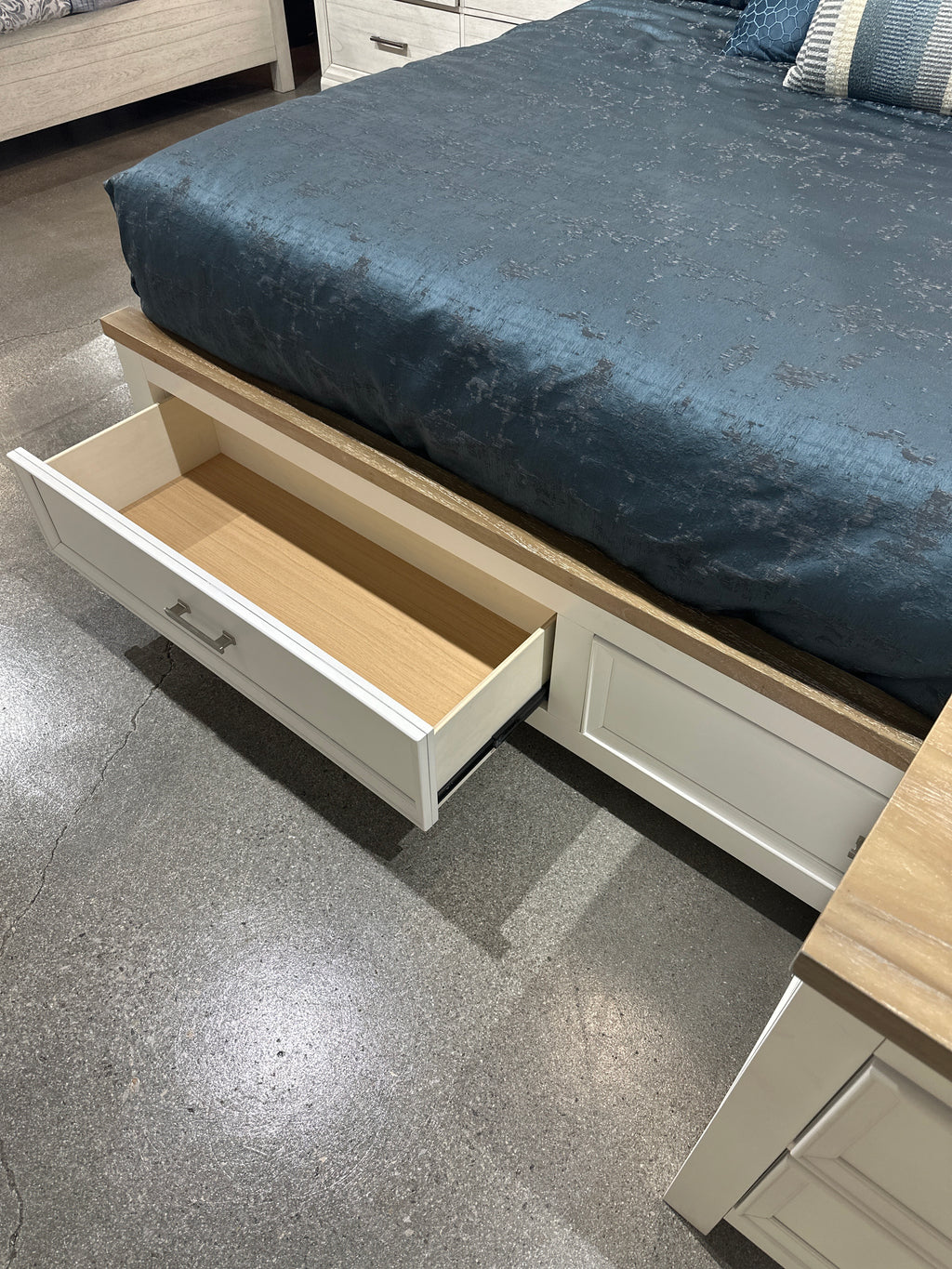 B6550 Aston Storage Bedroom Set