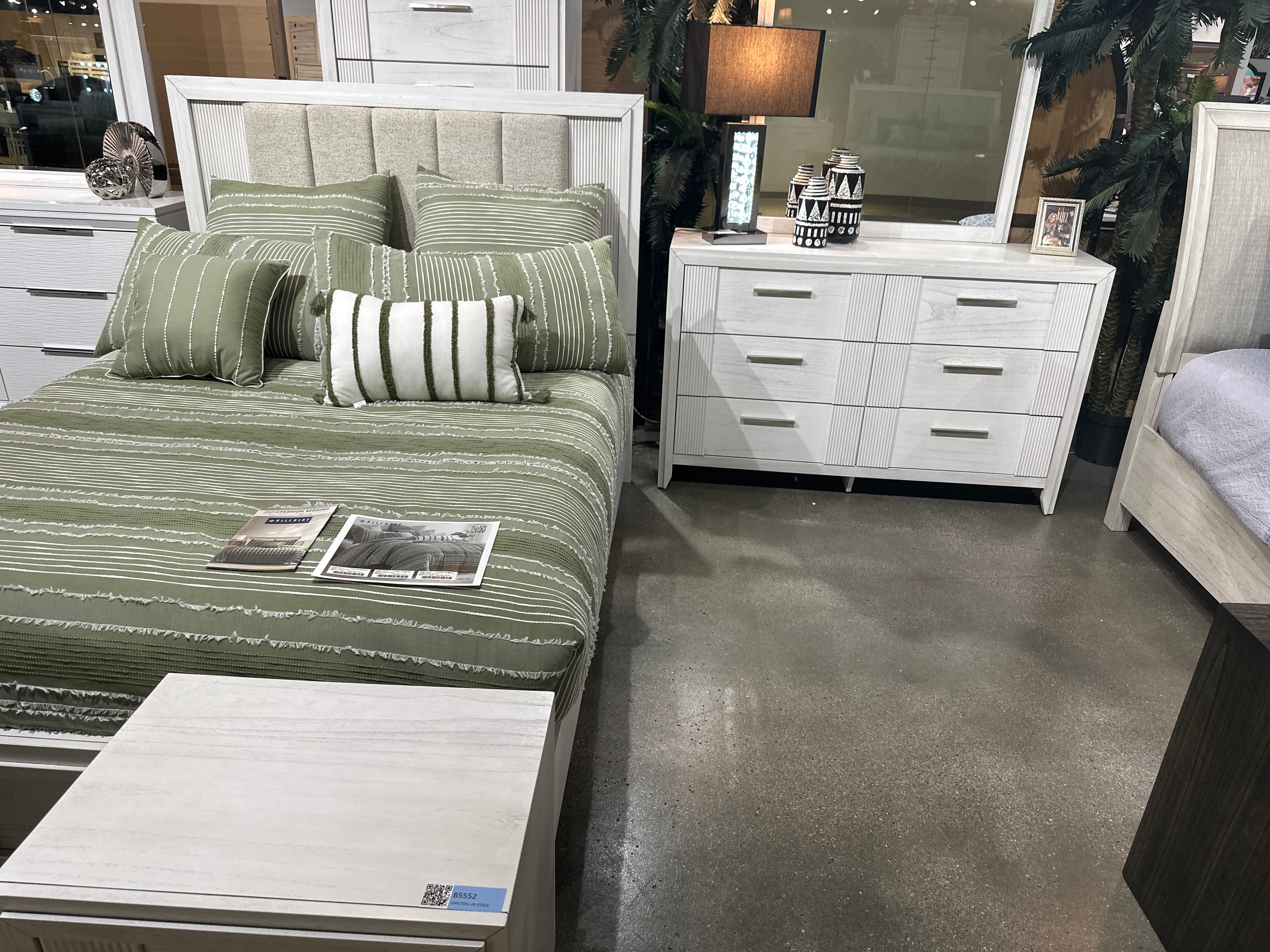 B5550 Carlton Transitional Bedroom Collection