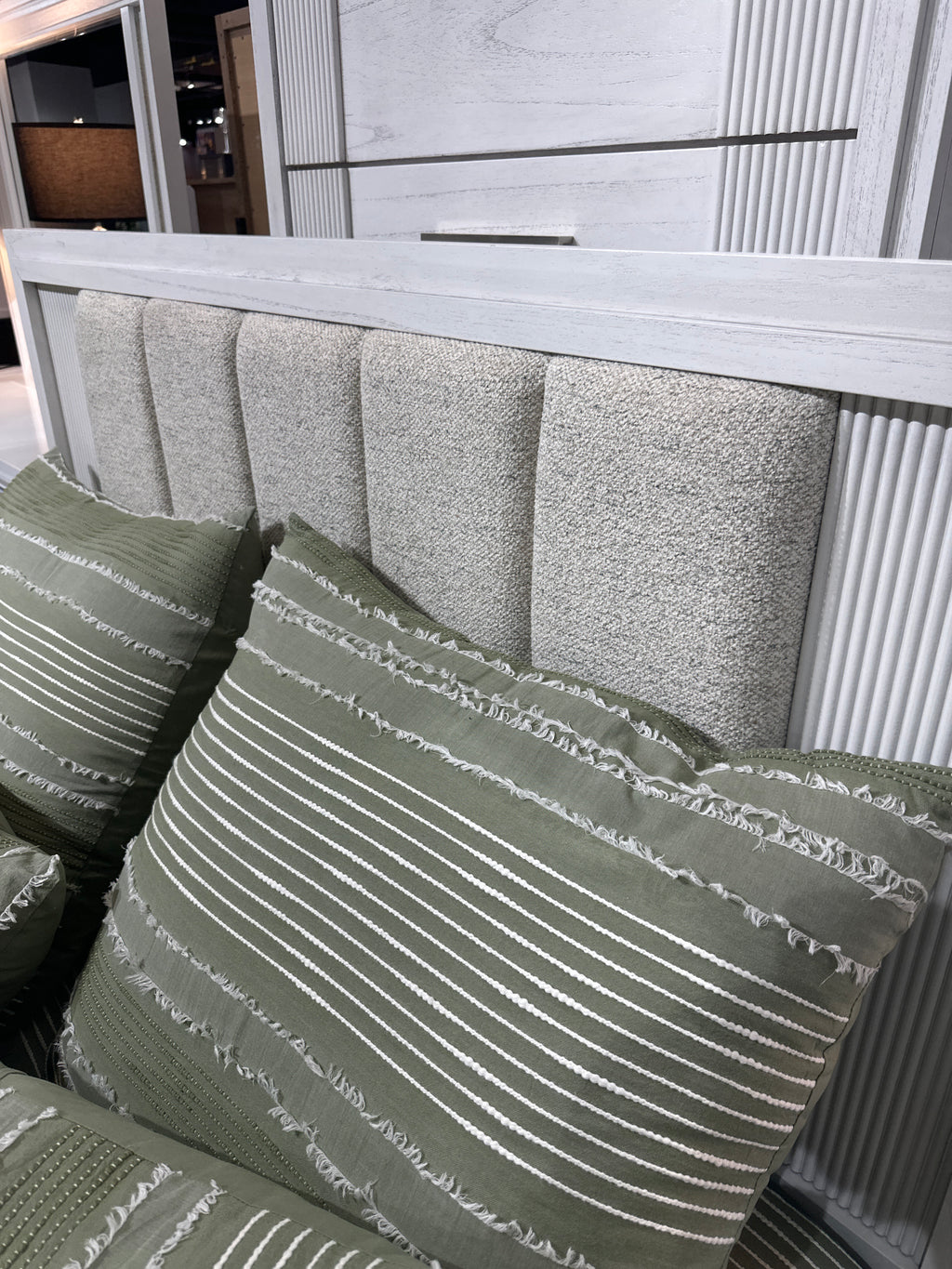 B5550 Carlton Transitional Bedroom Collection