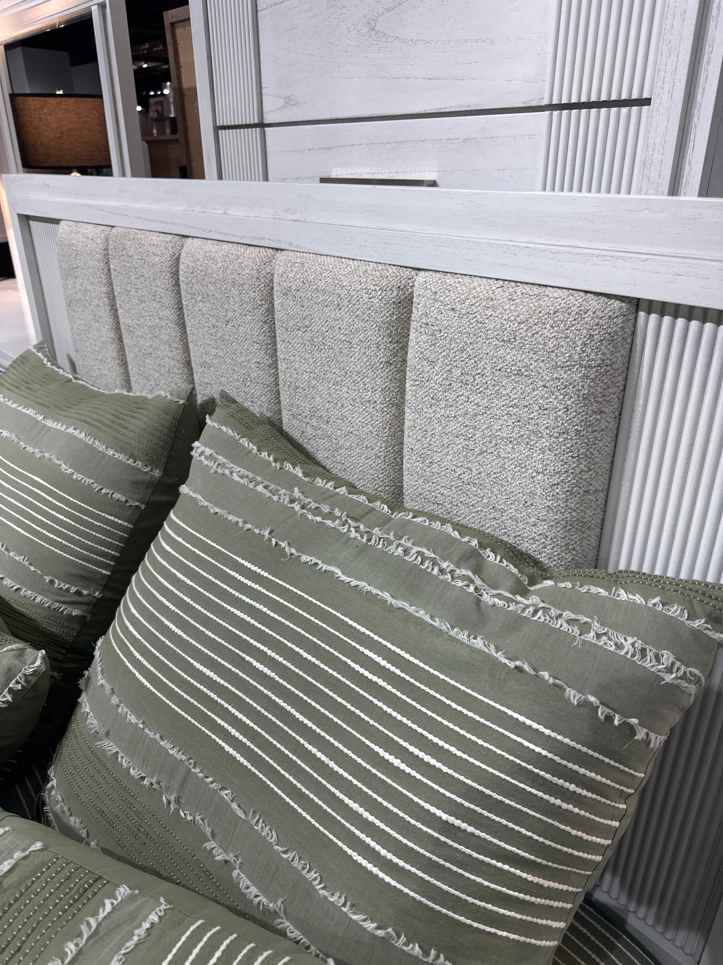 B5550 Carlton Transitional Bedroom Collection