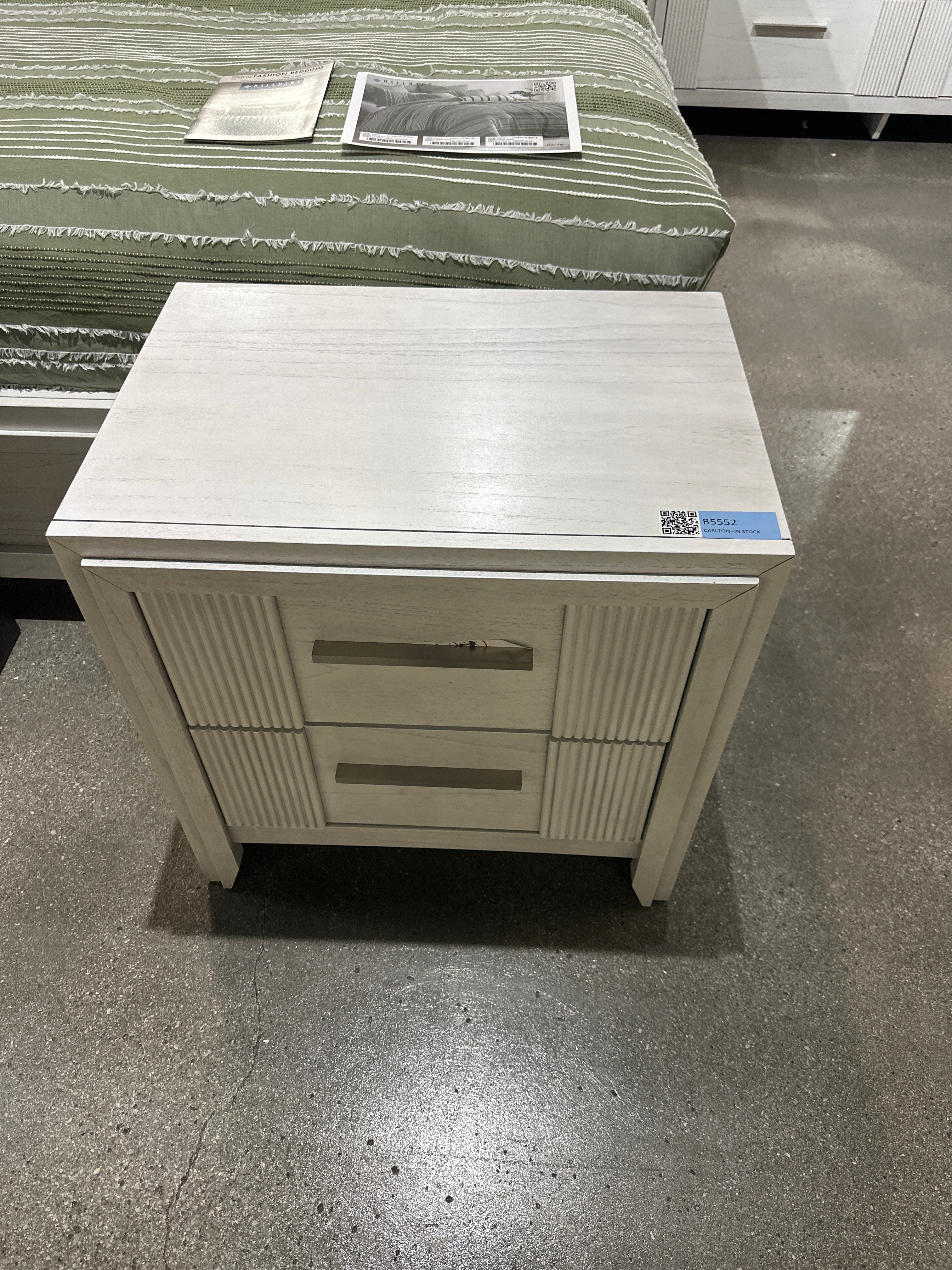 B5550 Carlton Transitional Bedroom Collection