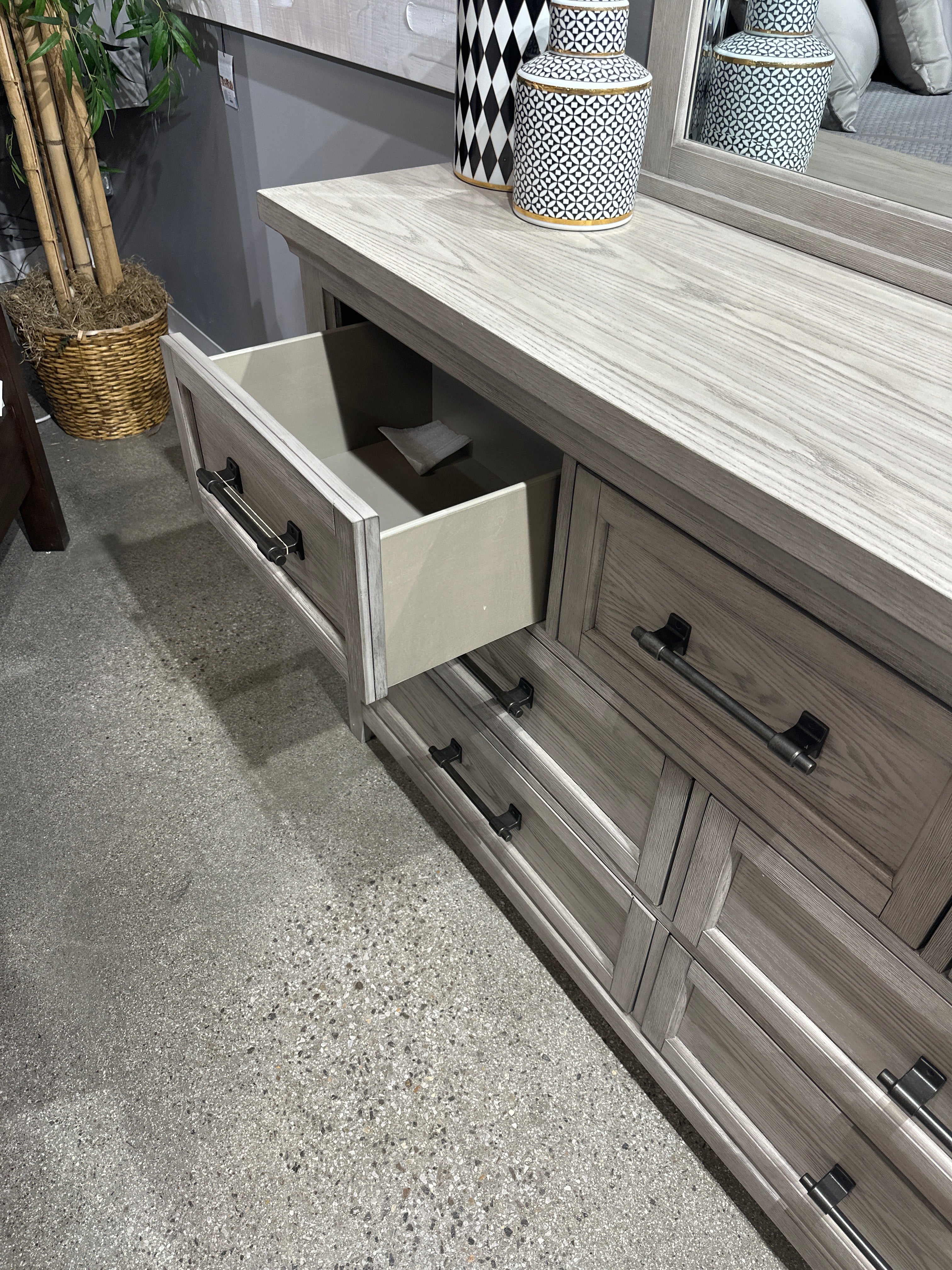 B1900 Beckett Bedroom Furniture Set