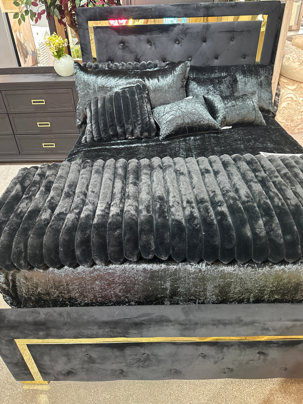 B9290 Pepe Contemporary Upholstered Bedroom Collection