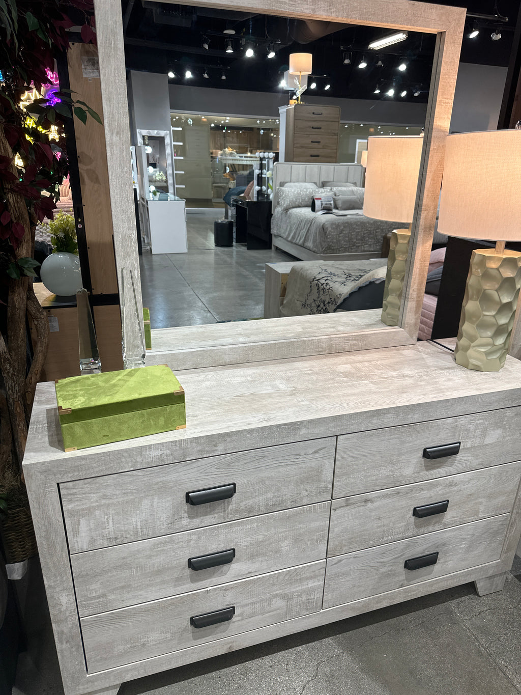 B9220 Millie White Bedroom Furniture Group