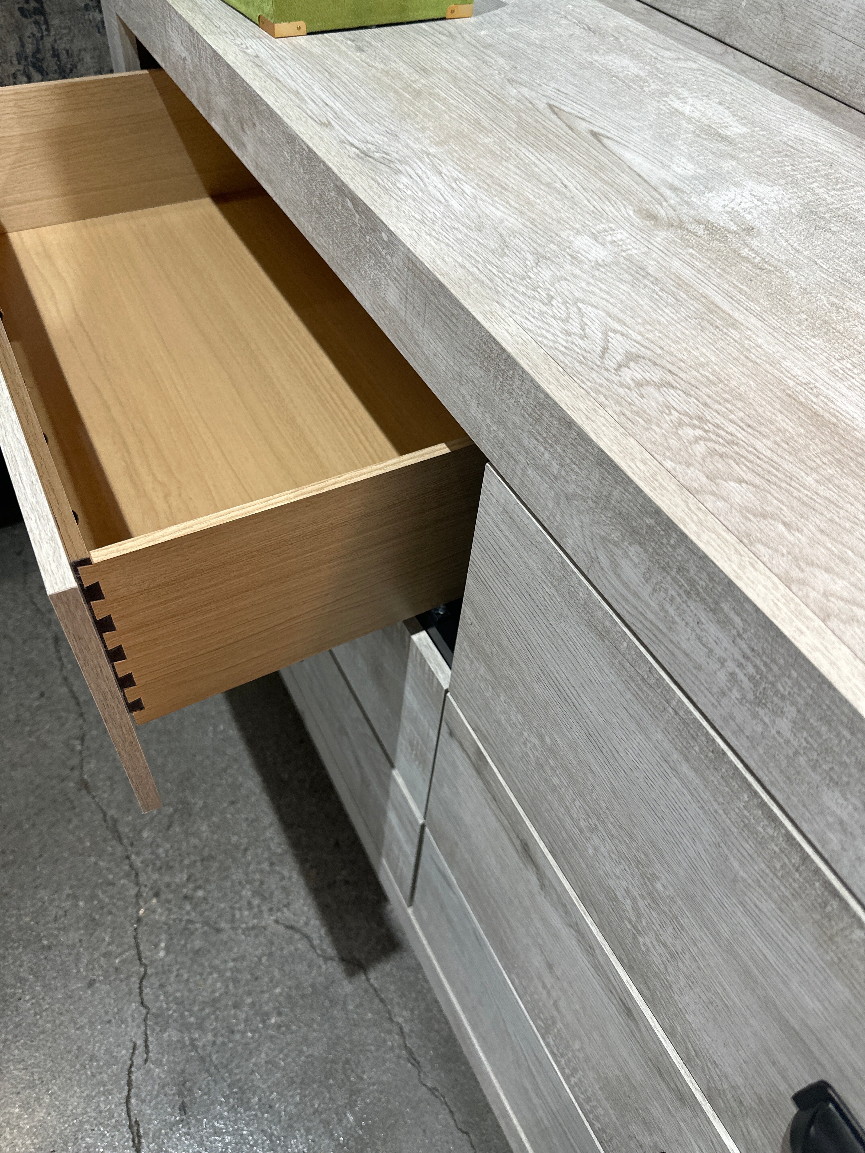 B9220 Millie White Bedroom Furniture Group