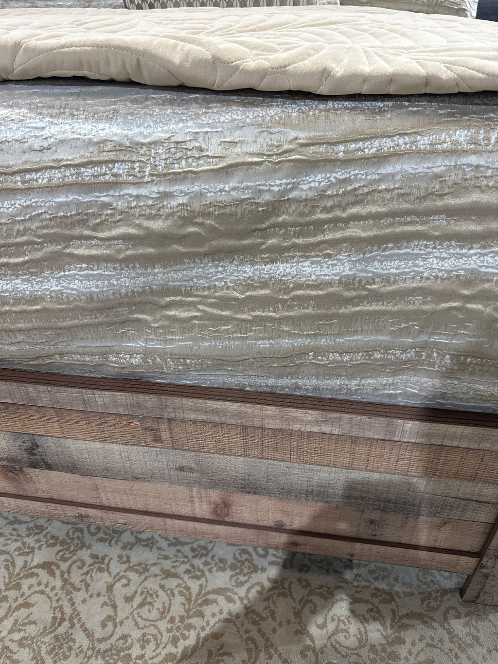 B9340 Elmer Contemporary Bedroom Collection