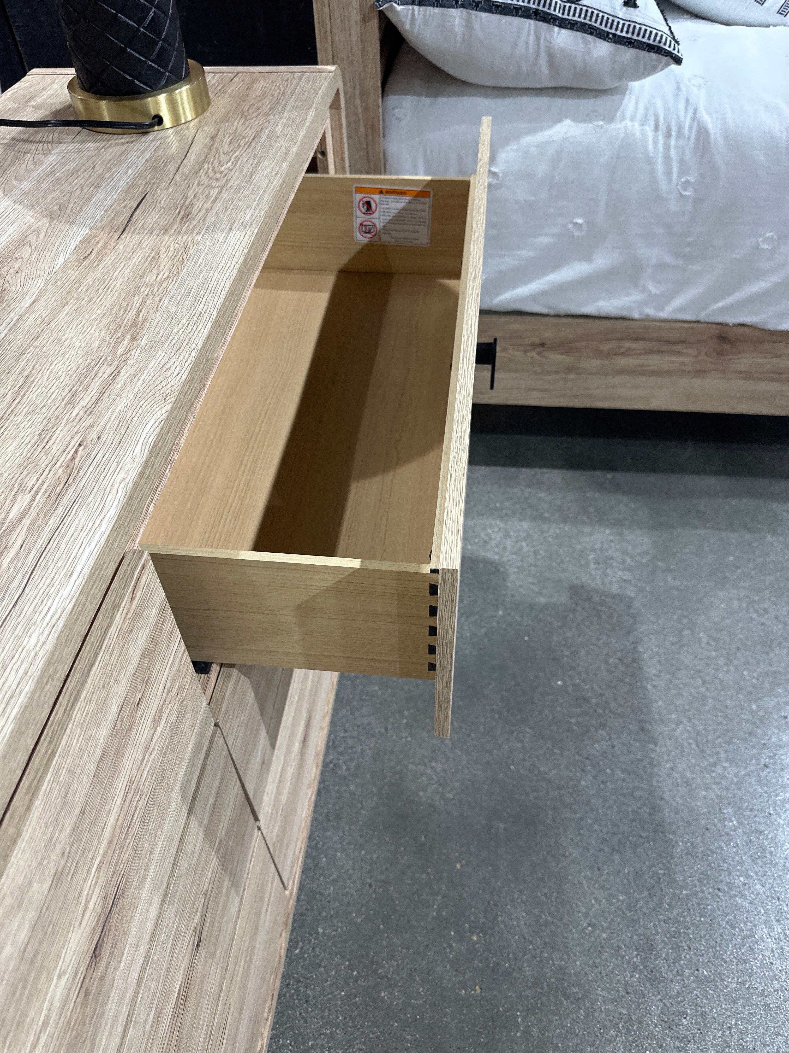 B9240 Dawson Complete Bedroom Suite