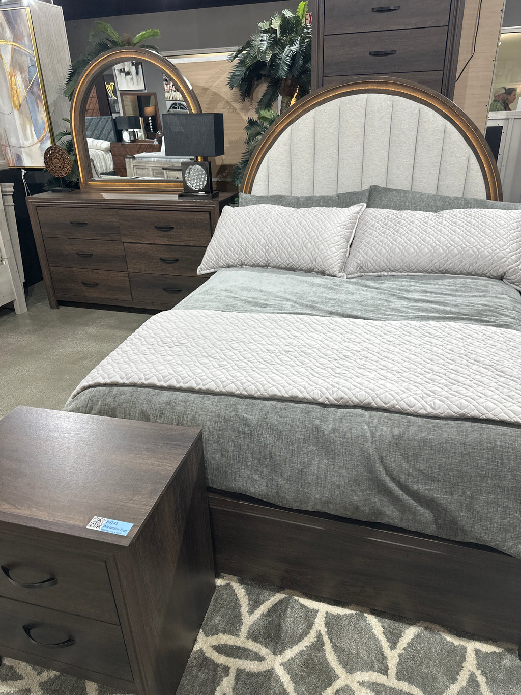 B9285 Noreen Modern Bedroom Collection