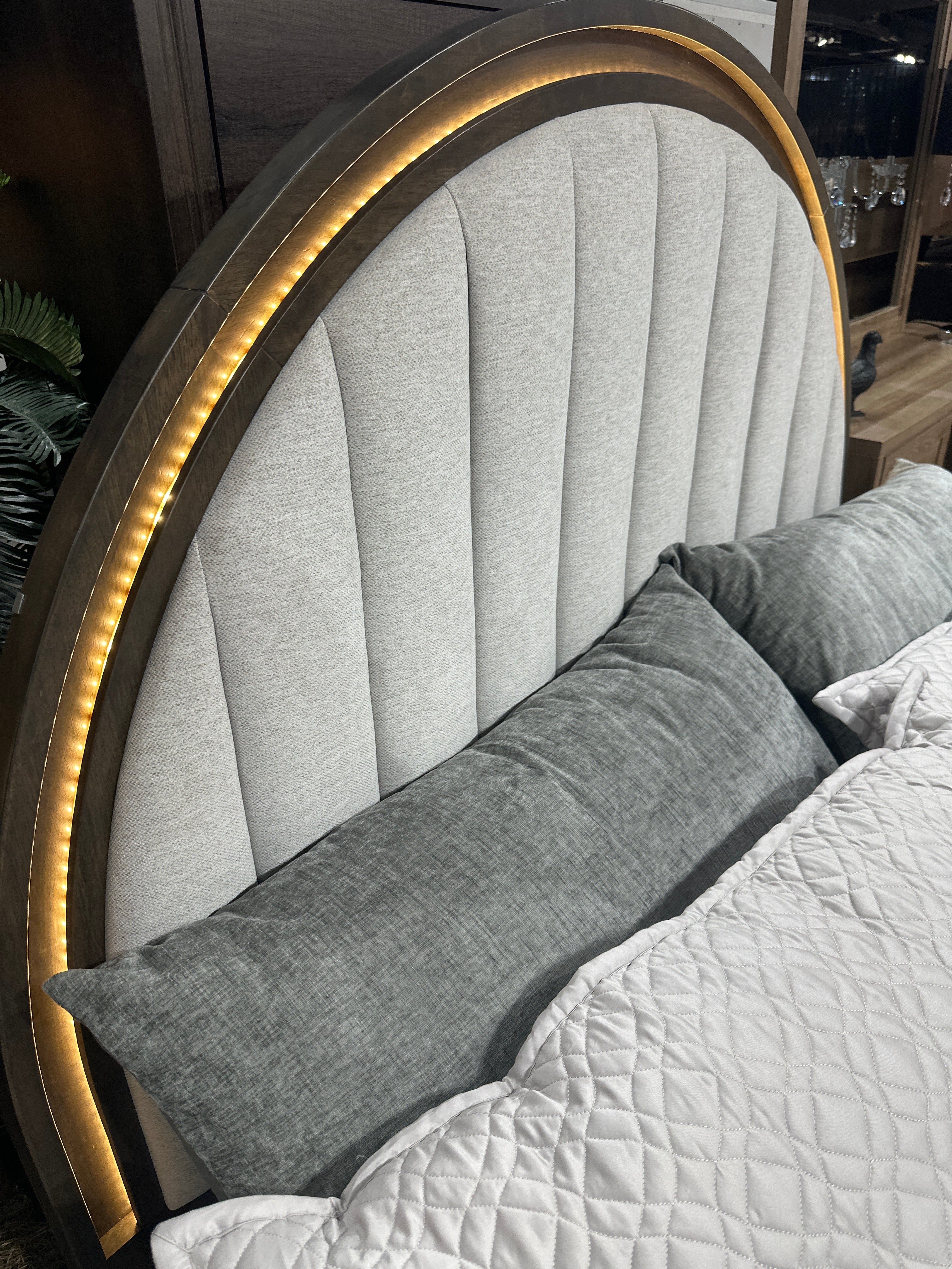 B9285 Noreen Modern Bedroom Collection