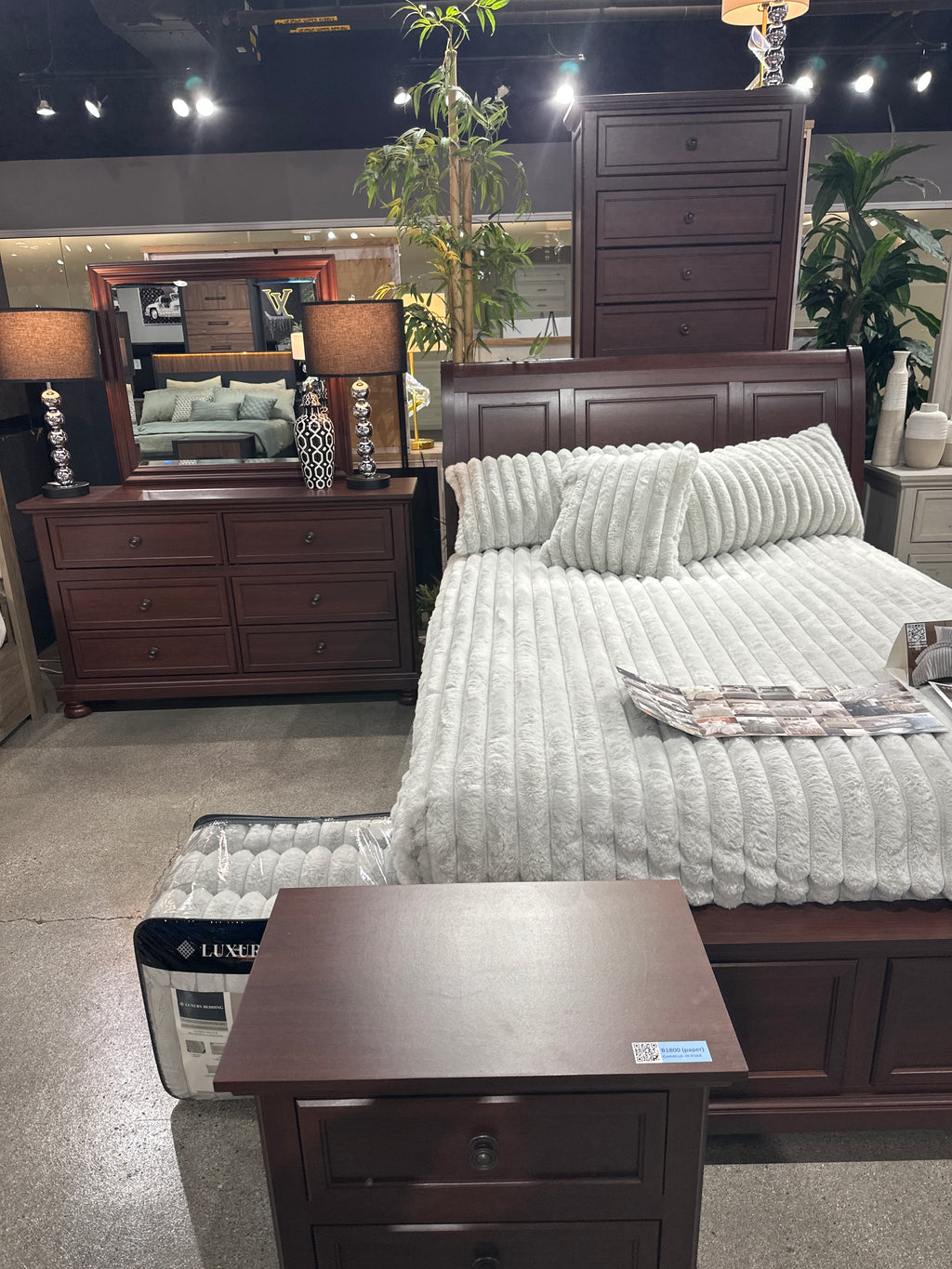 B1800 Claribelle Classic Bedroom Collection