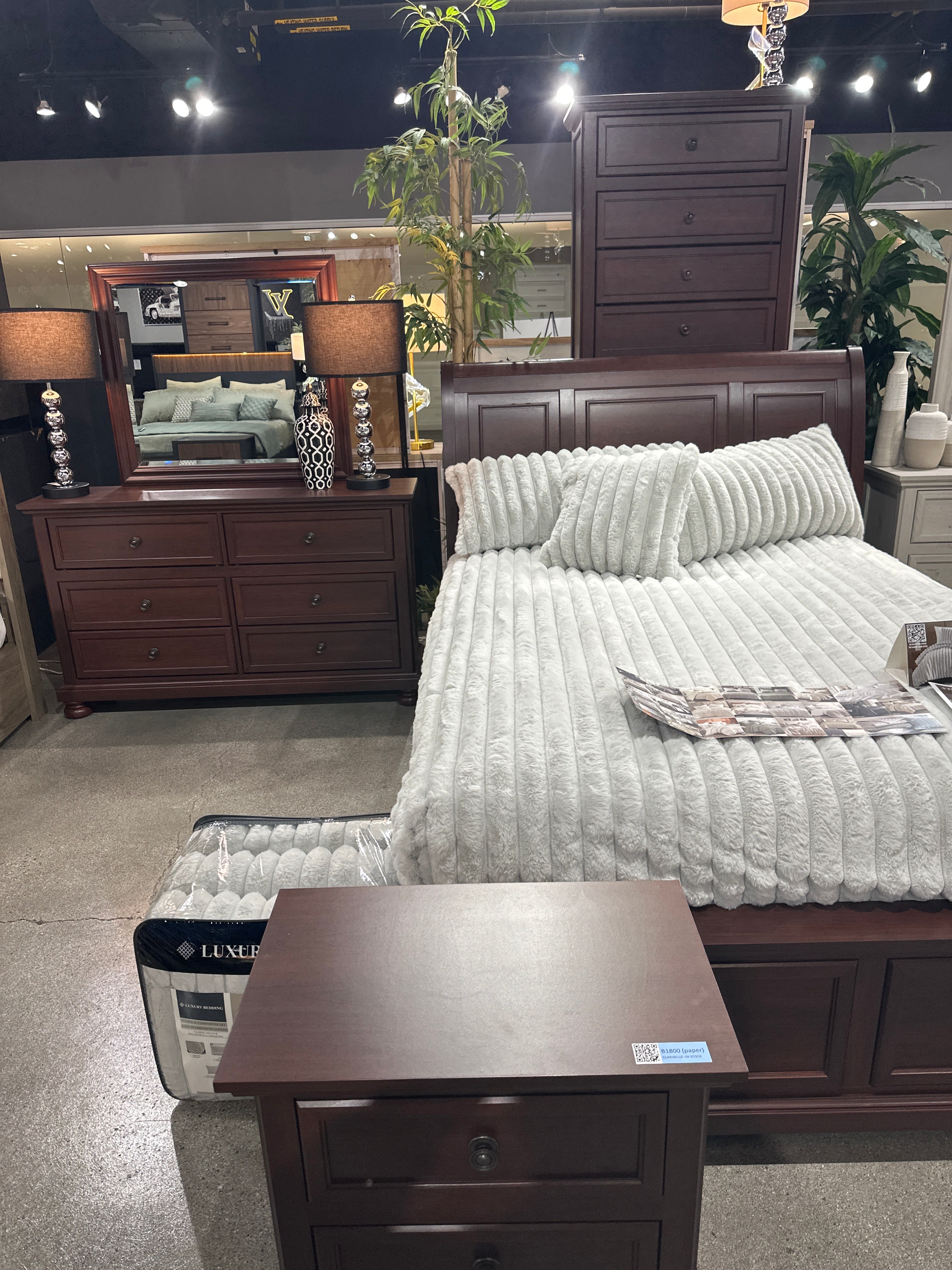 B1800 Claribelle Classic Bedroom Collection