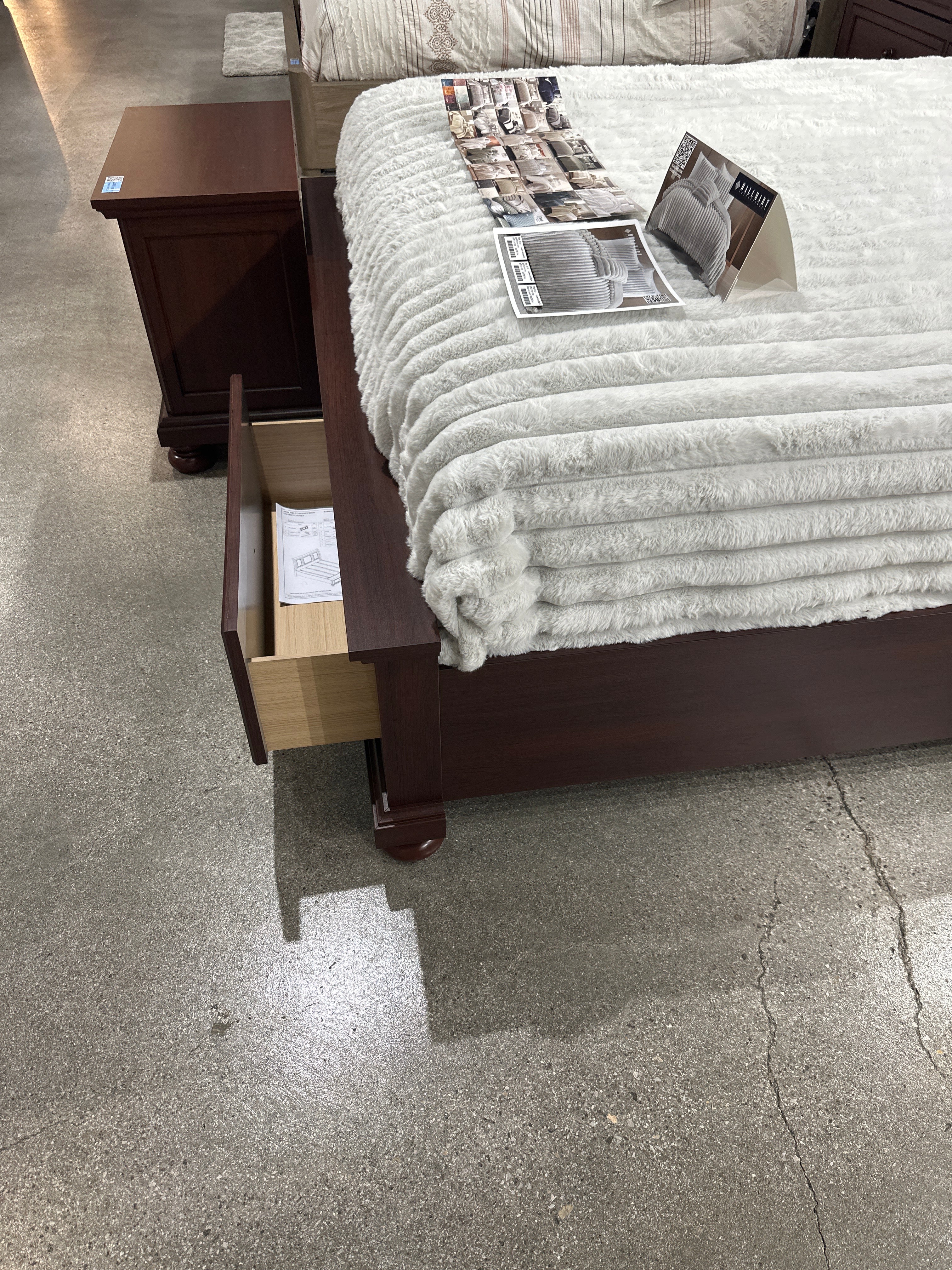 B1800 Claribelle Classic Bedroom Collection