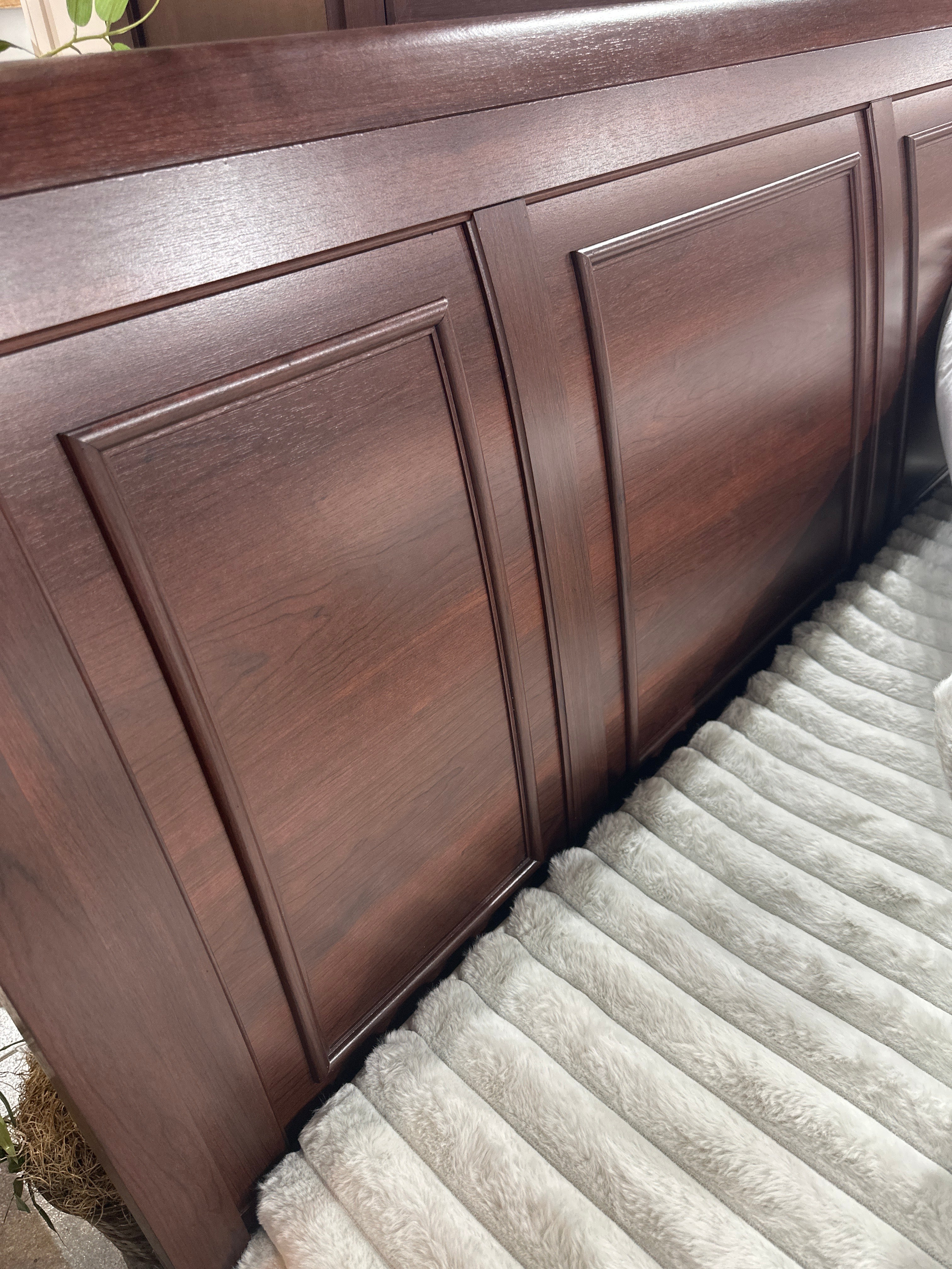 B1800 Claribelle Classic Bedroom Collection