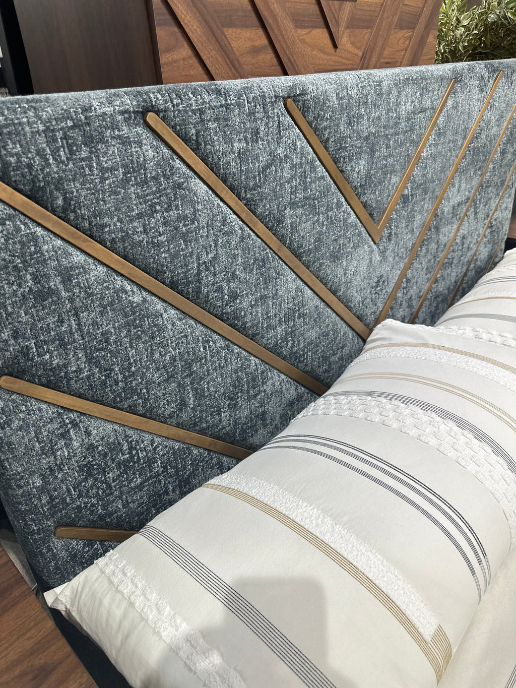 B9275 Zane Contemporary Bedroom Collection