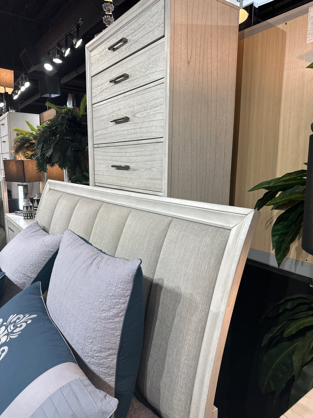 B6582 Jaymes White Mist Bedroom Set