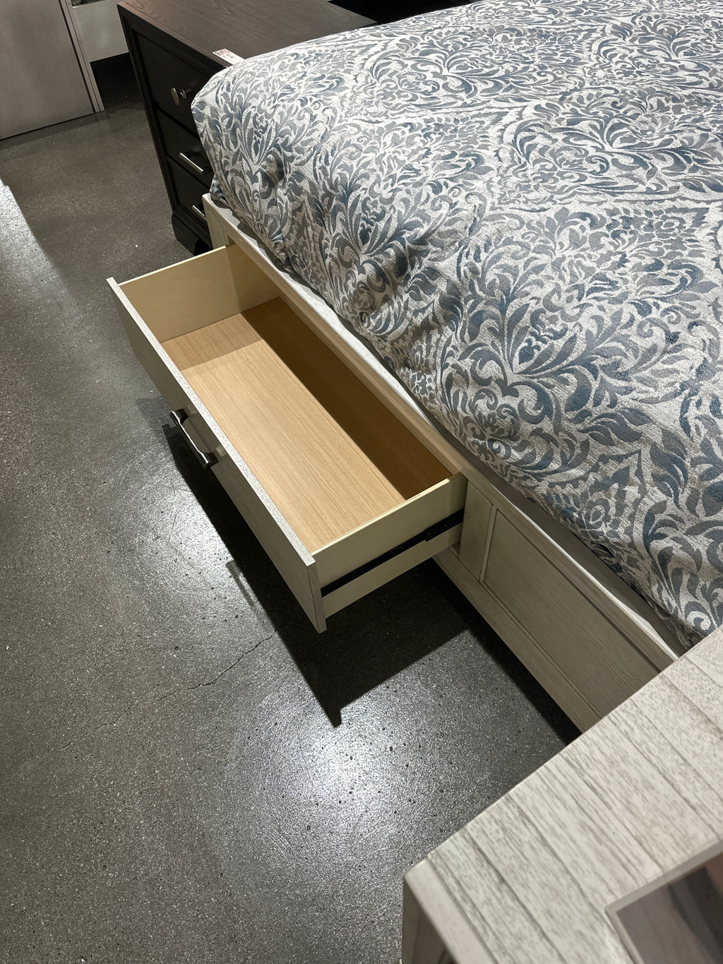 B6582 Jaymes White Mist Bedroom Set