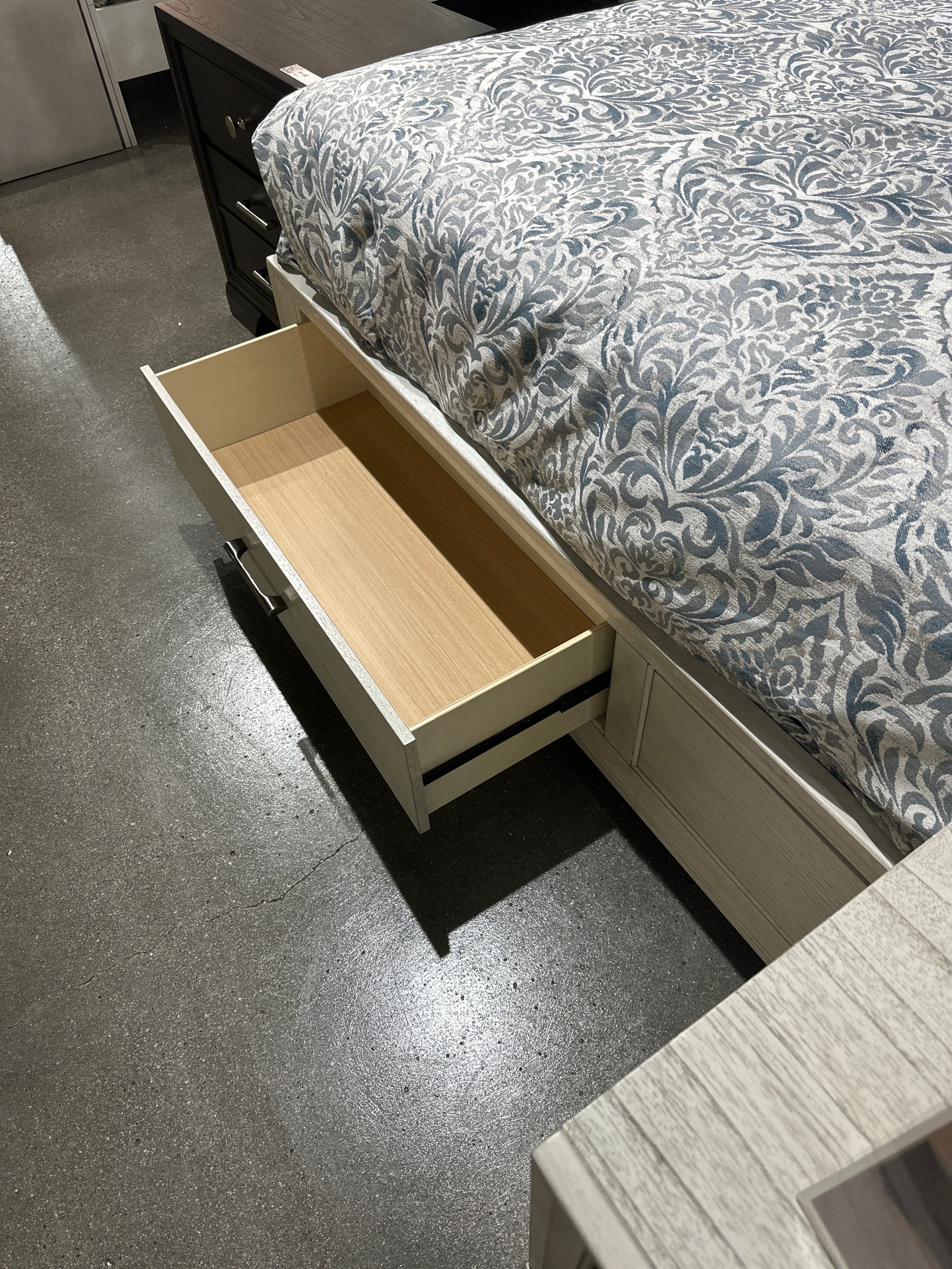 B6582 Jaymes White Mist Bedroom Set