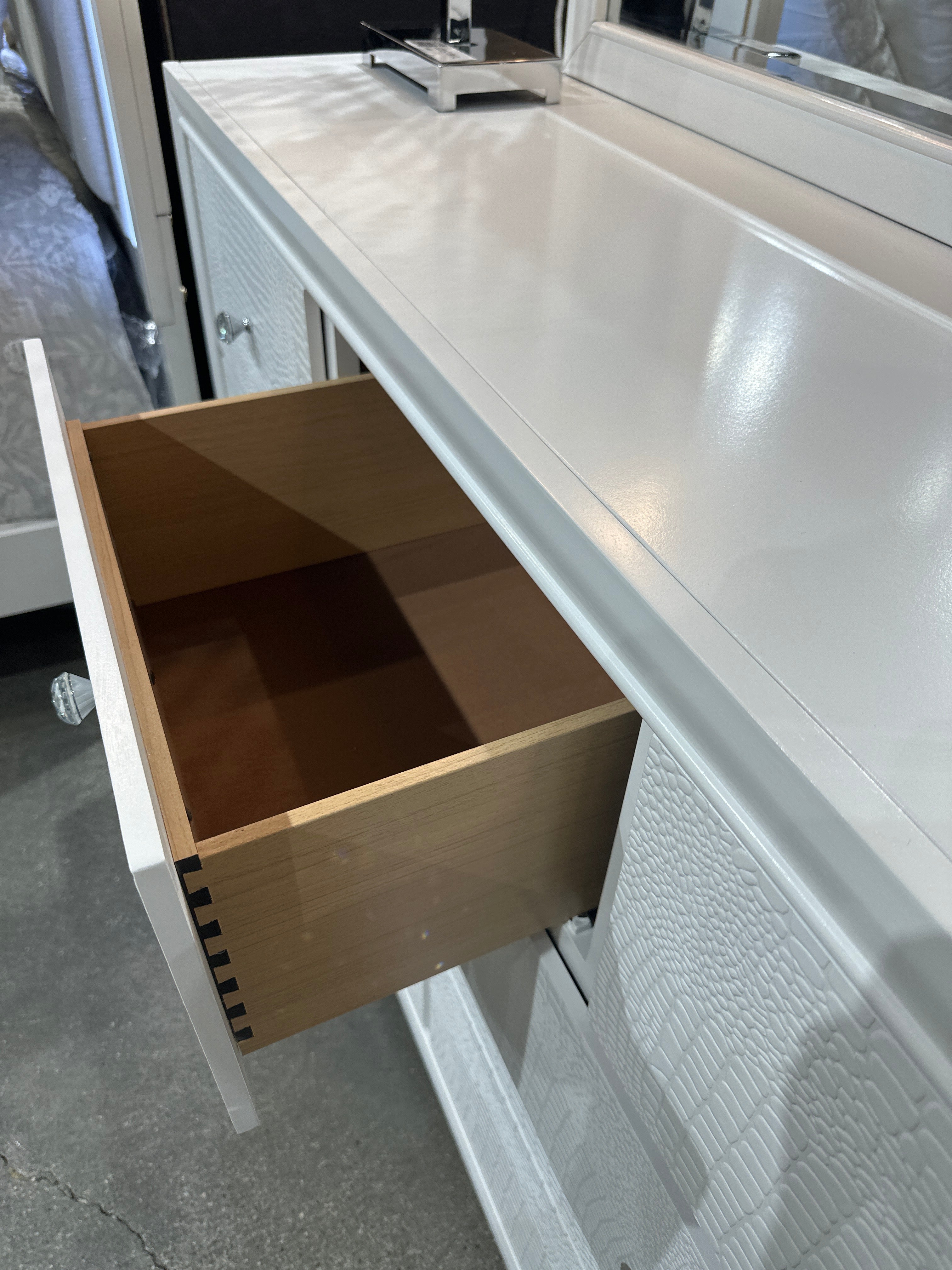 B4300 Lyssa Oat & Frost Bedroom Group (LED)