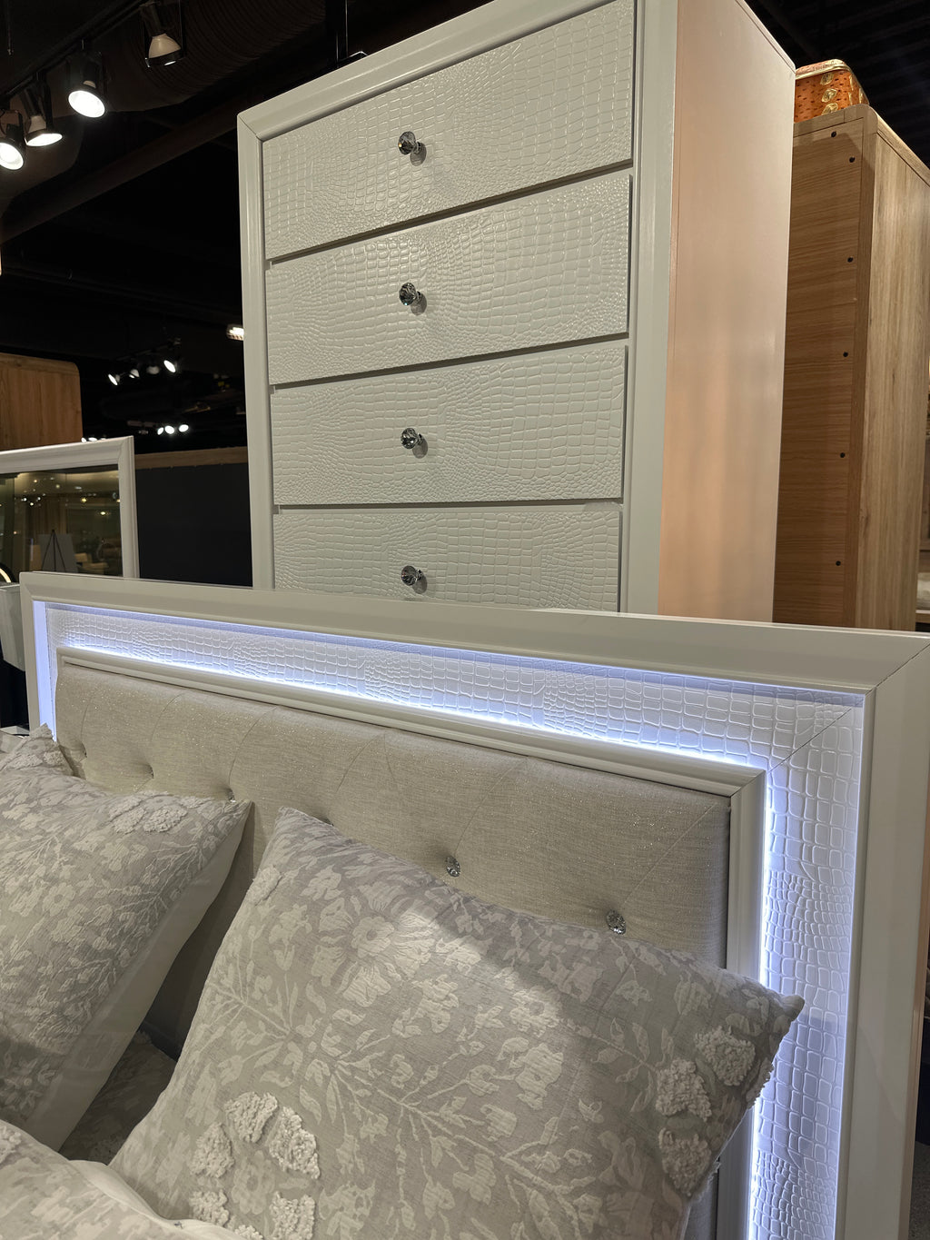 B4300 Lyssa Oat & Frost Bedroom Group (LED)