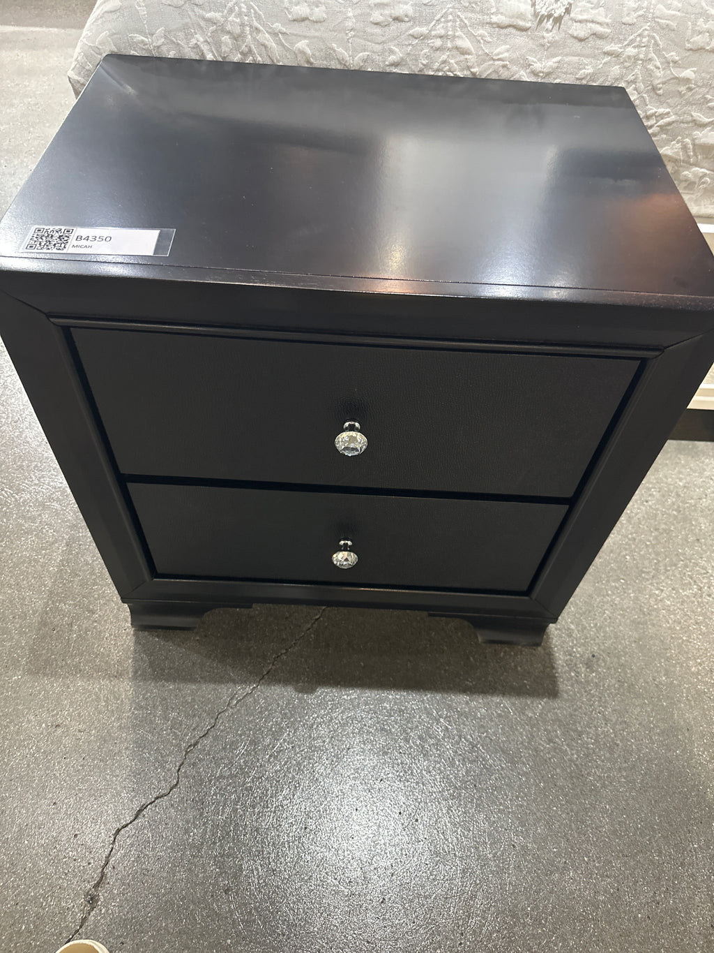 B4350 Micah Black Panel Bedroom Set