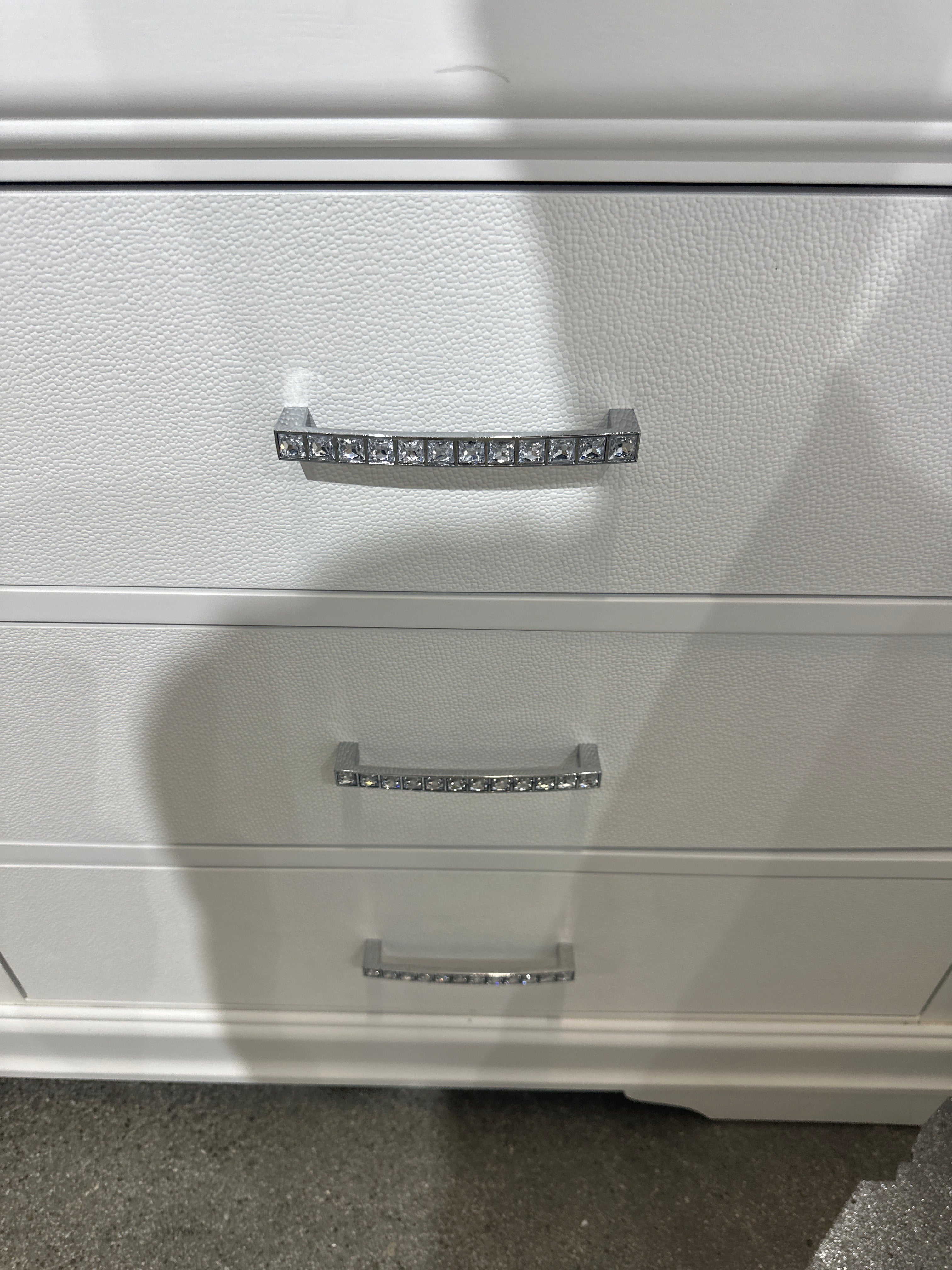 B6912 Amalia White Tufted 4 Piece Bedroom Set