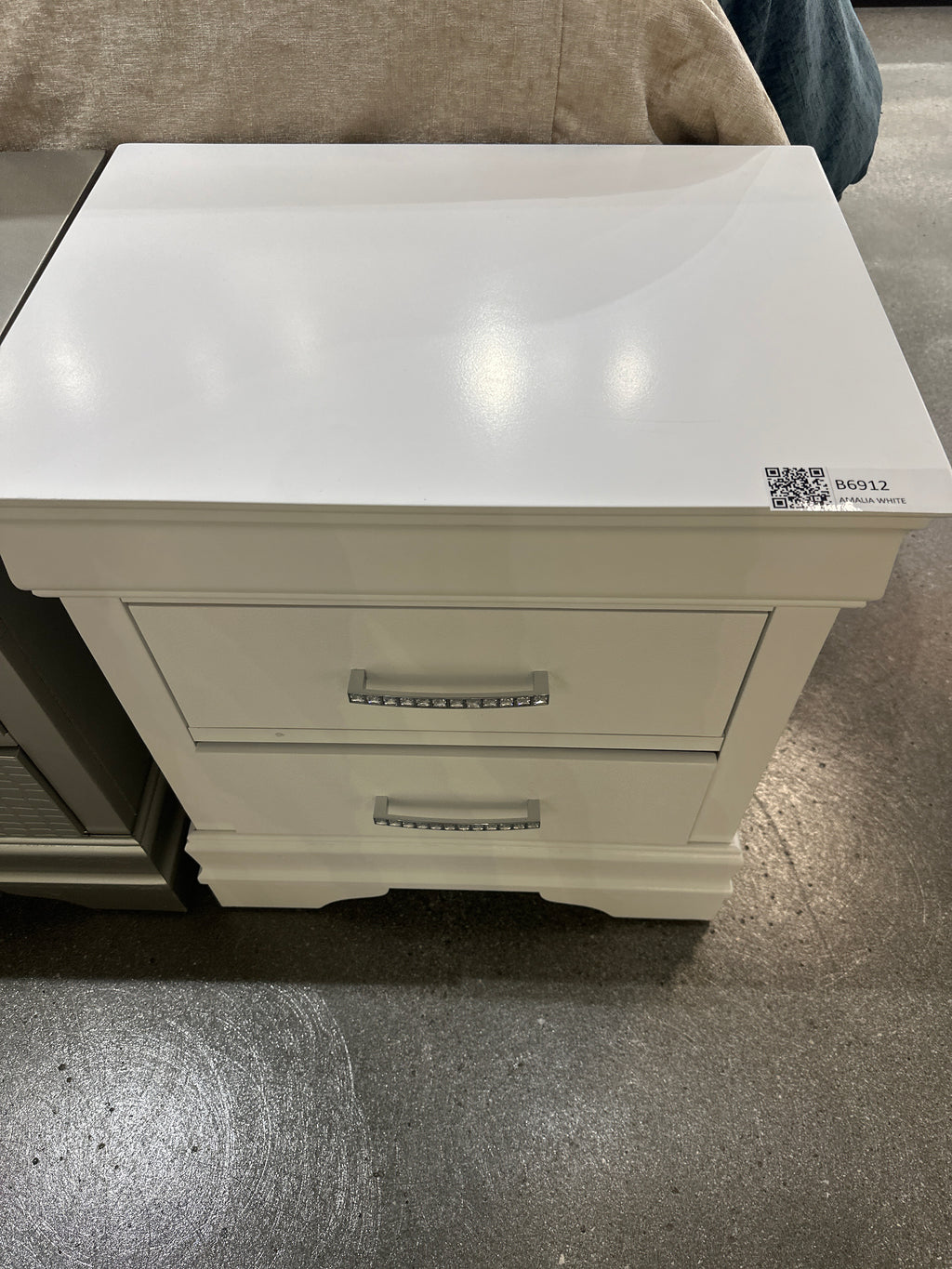 B6912 Amalia White Tufted 4 Piece Bedroom Set