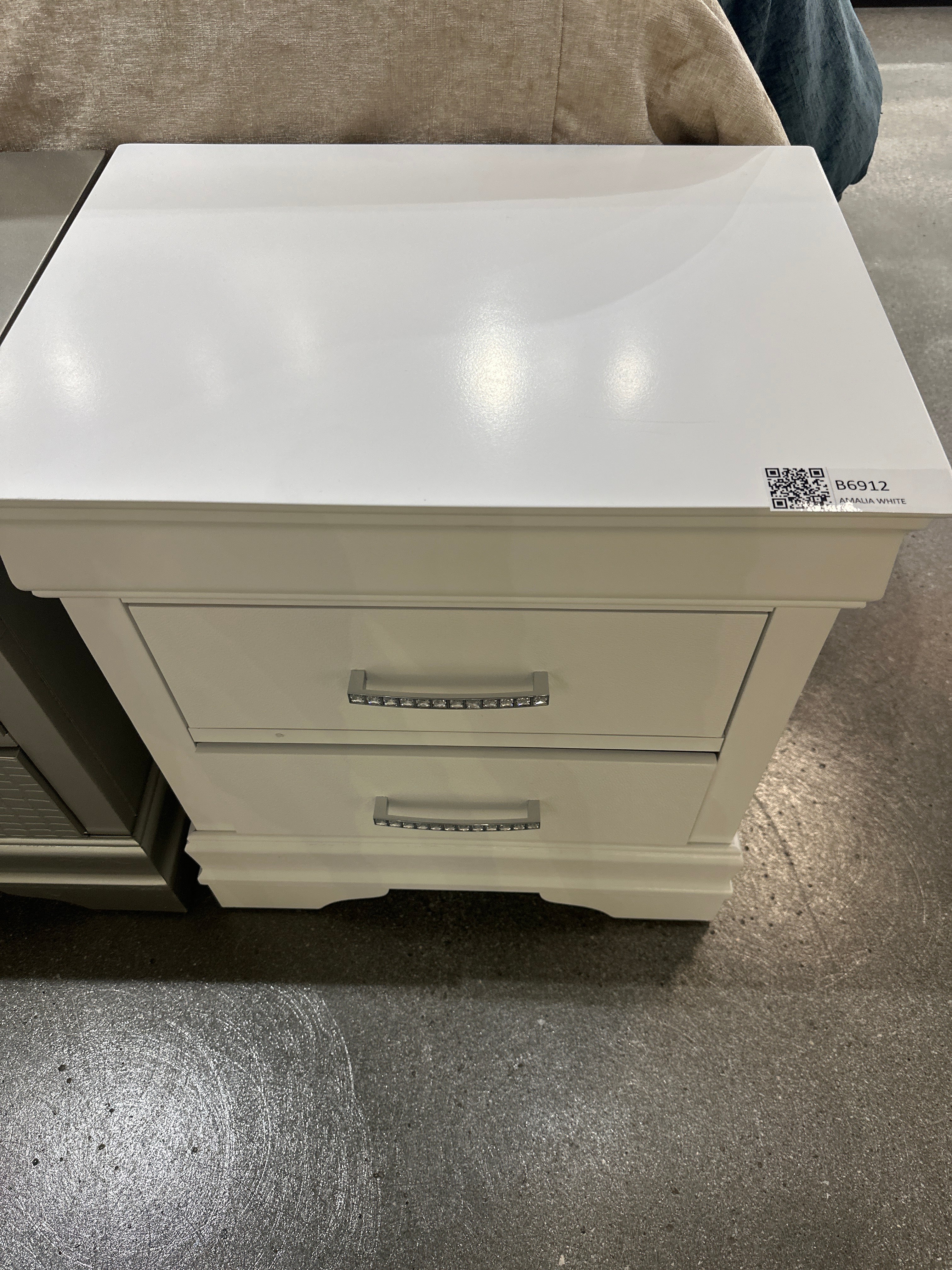 B6912 Amalia White Tufted 4 Piece Bedroom Set