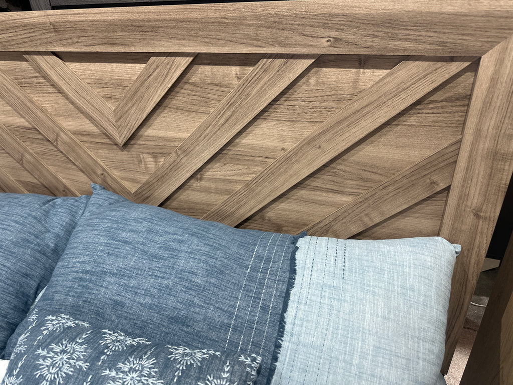B9332 Light Brown Rustic Panel Group Bedroom Set