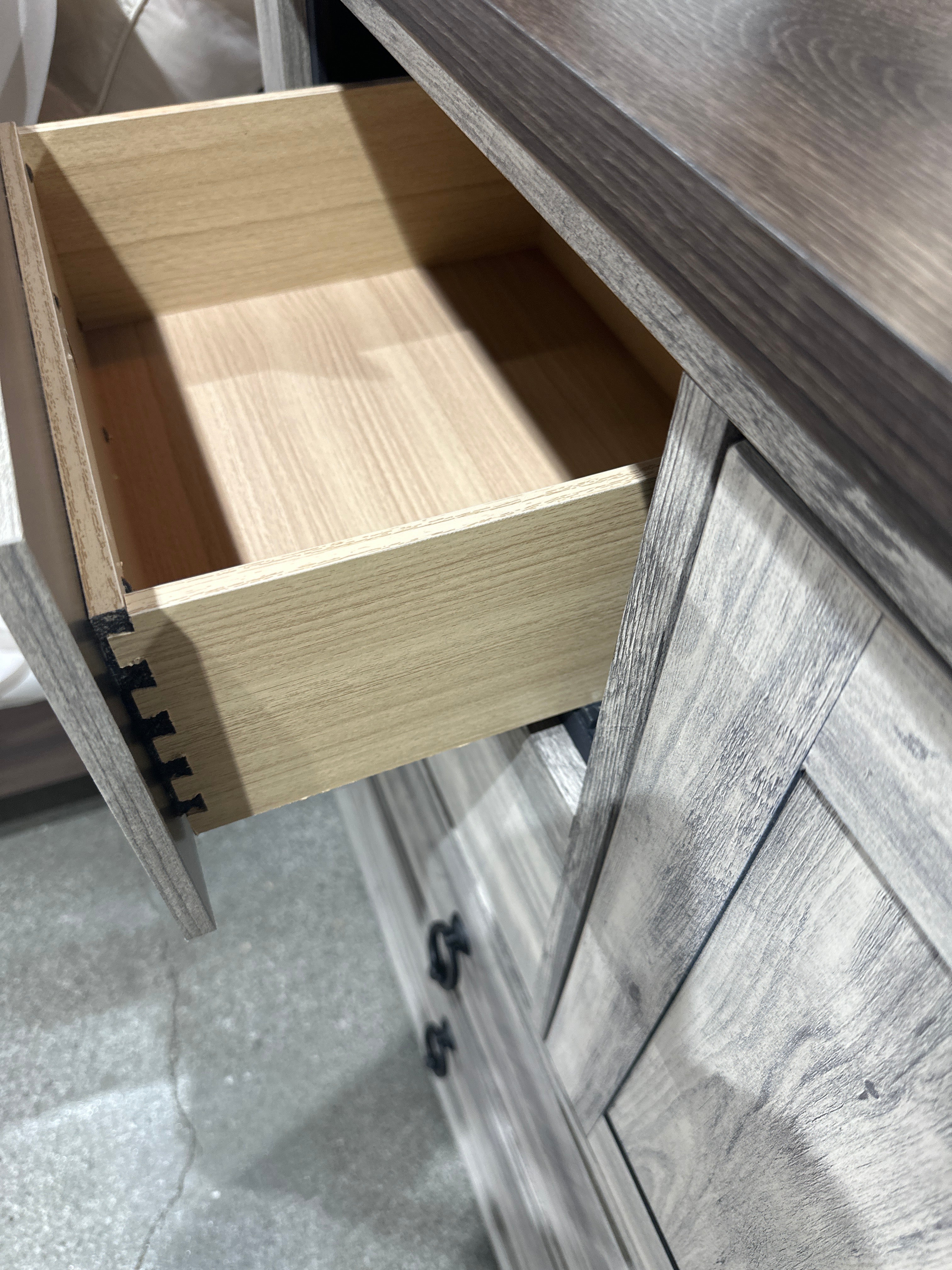 B6840 Ella-Mae Rustic Gray Bedroom Set